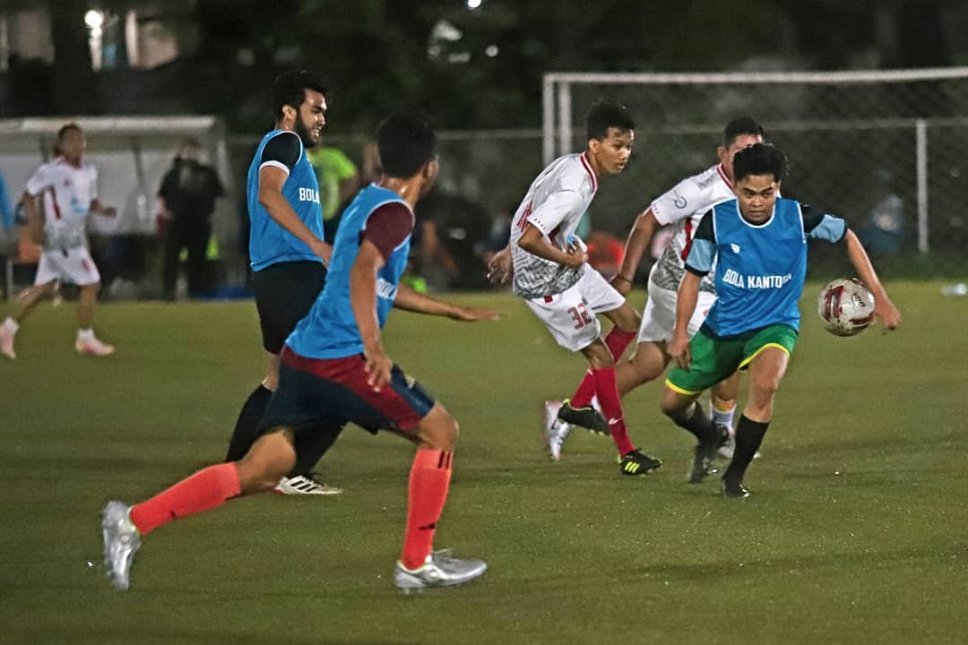 Komunitas Bola Kantoran. (foto: Instagram/@bolakantoran) Komunitas Bola Kantoran. (foto: Instagram/@bolakantoran)