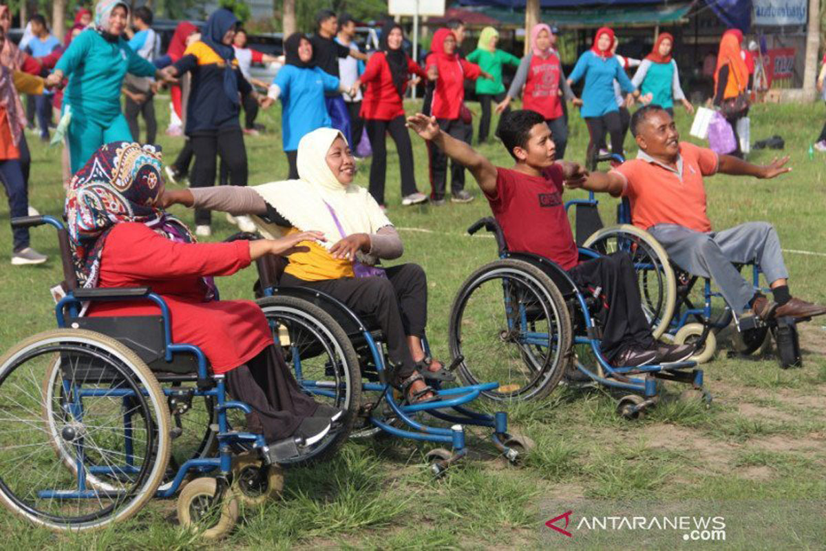 Penyandang disabilitas Sleman mengikuti senam massal dalam rangka peringatan Hari Disabilitas Internasional (HDI) 2019 di Lapangan Pandowoharjo, Sleman. (Foto: ANTARA/HO Humas Sleman/am) Penyandang disabilitas Sleman mengikuti senam massal dalam rangka peringatan Hari Disabilitas Internasional (HDI) 2019 di Lapangan Pandowoharjo, Sleman. (Foto: ANTARA/HO Humas Sleman/am)