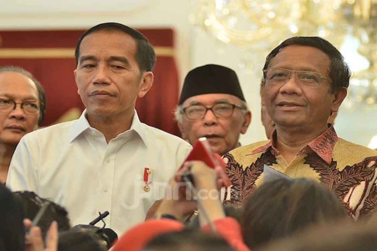 Presiden Joko Widodo (Jokowi) dan Menko Polhukam Mahfud MD. Foto: M. Fathra N/JPNN.com/GenPI.co Presiden Joko Widodo (Jokowi) dan Menko Polhukam Mahfud MD. Foto: M. Fathra N/JPNN.com/GenPI.co