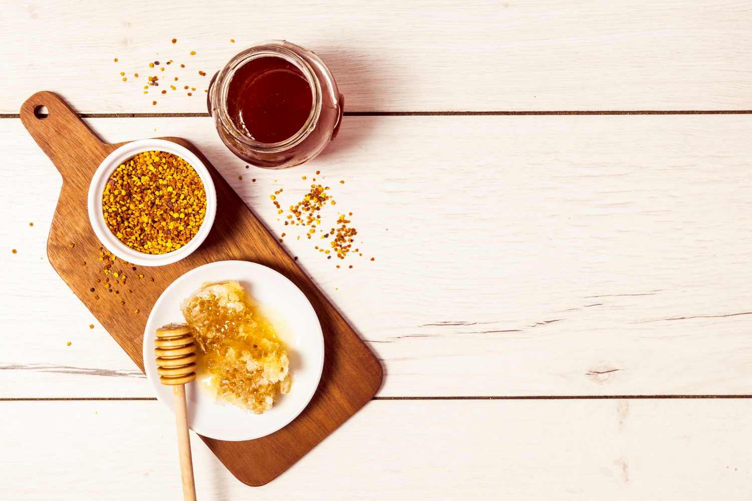 Bee pollen atau serbuk sari lebah sendiri merupakan gabungan dari serbuk sari tanaman, nektar tanaman dan air liur lebah. (foto: freepik) Bee pollen atau serbuk sari lebah sendiri merupakan gabungan dari serbuk sari tanaman, nektar tanaman dan air liur lebah. (foto: freepik)