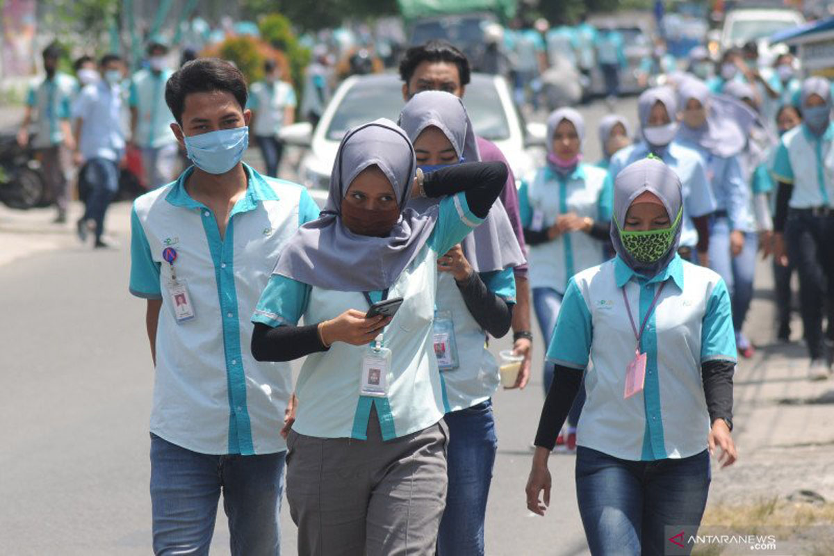 Ilustrasi buruh pabrik. (Foto: ANTARA FOTO/Aloysius Jarot Nugroho/hp) Ilustrasi buruh pabrik. (Foto: ANTARA FOTO/Aloysius Jarot Nugroho/hp)