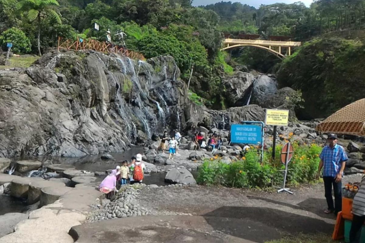 Ilustrasi - Baturraden Kawasan wisata Baturraden di Kabupaten Banyumas, Jawa Tengah. (FOTO: ANTARA News/Fitri Supratiwi) Ilustrasi - Baturraden Kawasan wisata Baturraden di Kabupaten Banyumas, Jawa Tengah. (FOTO: ANTARA News/Fitri Supratiwi)