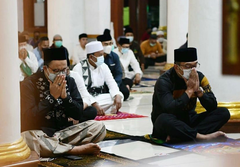 Gubernur DKI Jakarta Anies Baswedan dan Gubernur Jawa Barat Ridwan Kamil. Foto: Instagram @belademil Gubernur DKI Jakarta Anies Baswedan dan Gubernur Jawa Barat Ridwan Kamil. Foto: Instagram @belademil