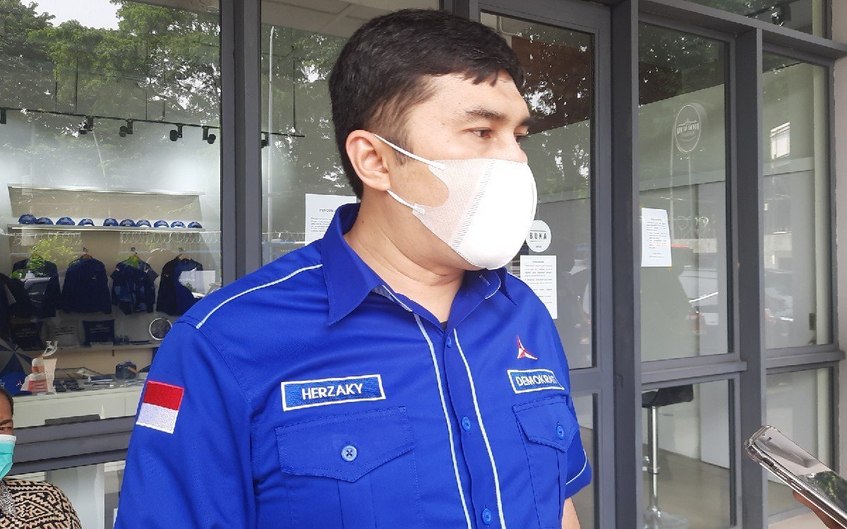 Partai Demokrat mulai mengeluarkan suara lantang mereka ke pemerintahan untuk membela rakyat Indonesia. (foto: Kenny Kurnia Putra/JPNN) Partai Demokrat mulai mengeluarkan suara lantang mereka ke pemerintahan untuk membela rakyat Indonesia. (foto: Kenny Kurnia Putra/JPNN)
