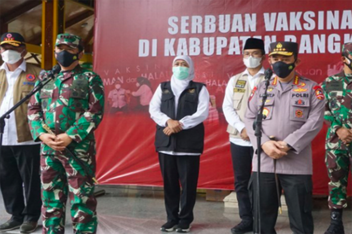 Panglima TNI Marsekal TNI Hadi Tjahjanto bersama Kapolri Jenderal Pol Listyo Sigit Prabowo. Foto: Antara Panglima TNI Marsekal TNI Hadi Tjahjanto bersama Kapolri Jenderal Pol Listyo Sigit Prabowo. Foto: Antara