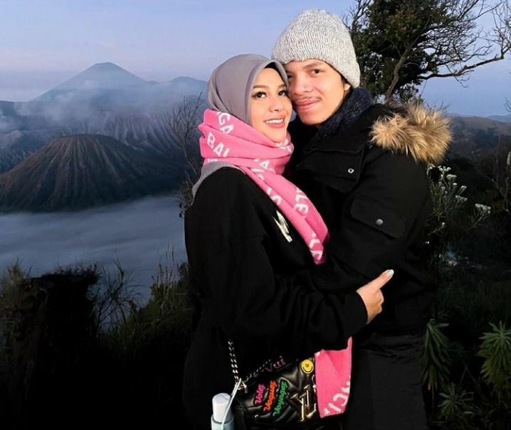 Atta Halilintar Sebut Aurel Hermansyah Sehari Bisa 20 Kali Atta Halilintar Sebut Aurel Hermansyah Sehari Bisa 20 Kali