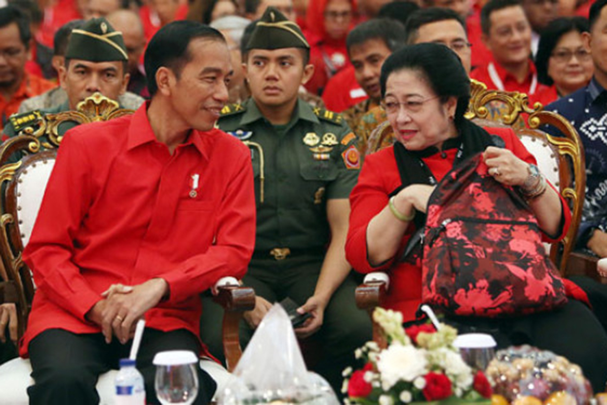 Presiden RI Joko Widodo (Jokowi) bersama Presiden Kelima RI Megawati Soekarnoputri. Foto: JPNN.com/GenPI.co Presiden RI Joko Widodo (Jokowi) bersama Presiden Kelima RI Megawati Soekarnoputri. Foto: JPNN.com/GenPI.co