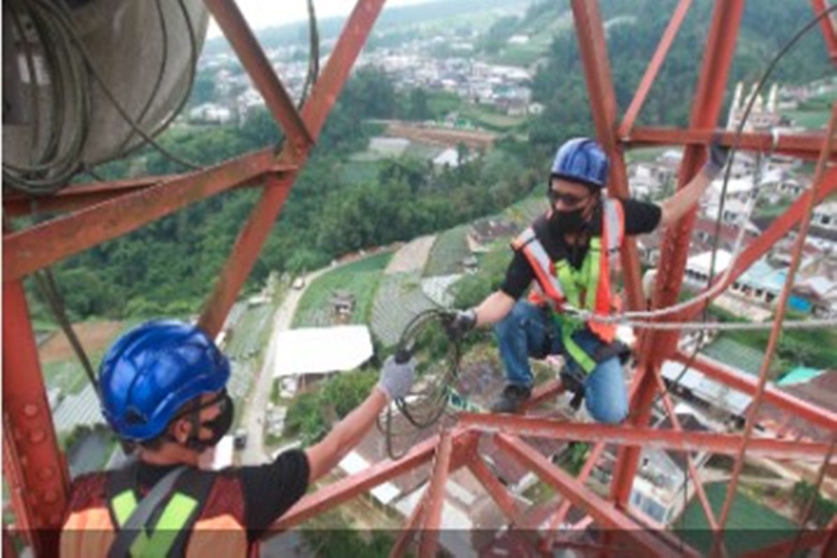Teknisi XL Axiata (foto: xlaxiata.co.id) Teknisi XL Axiata (foto: xlaxiata.co.id)