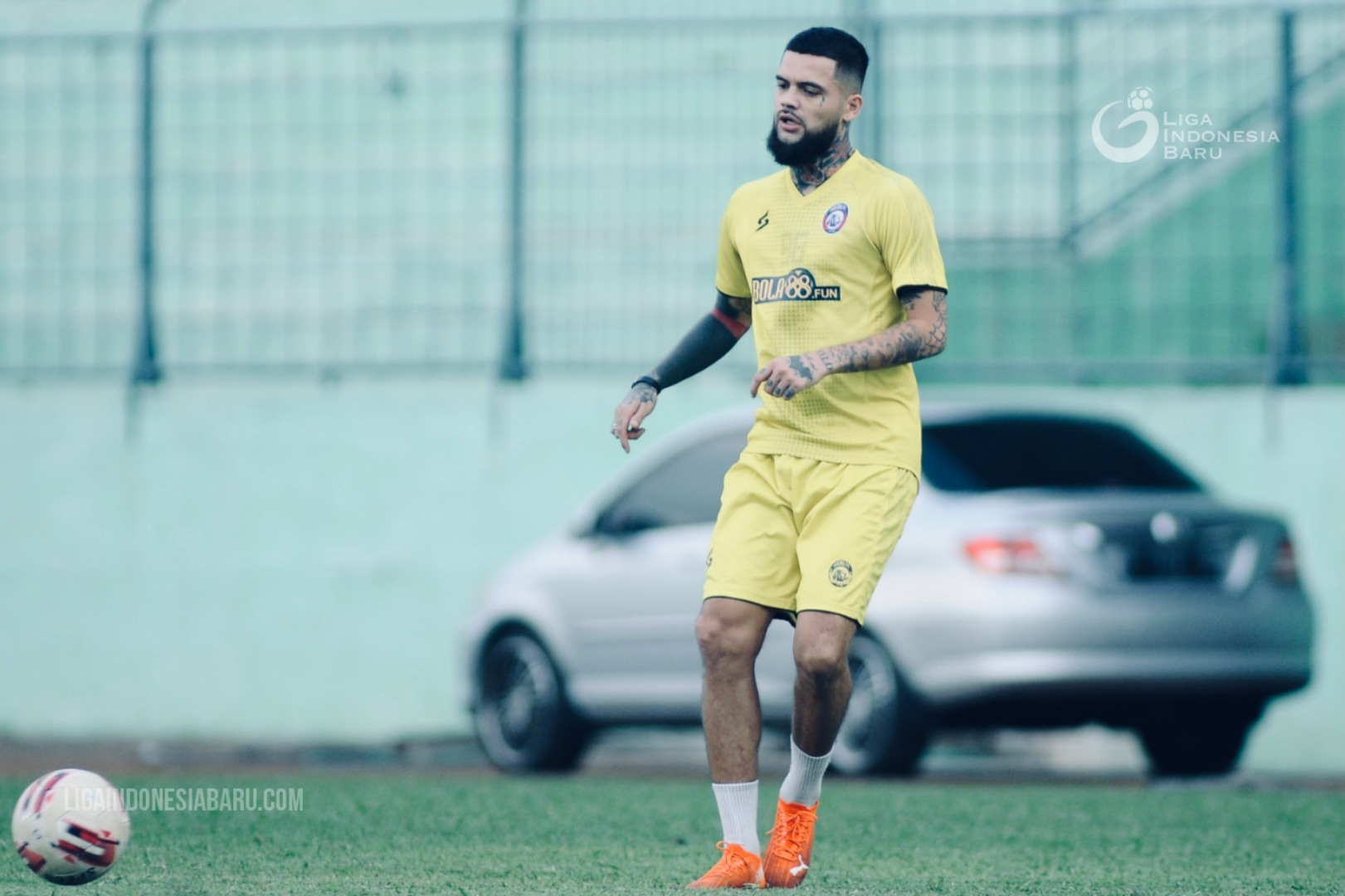 Diego Michiels, bek baru Arema FC. (foto: PT LIB) Diego Michiels, bek baru Arema FC. (foto: PT LIB)