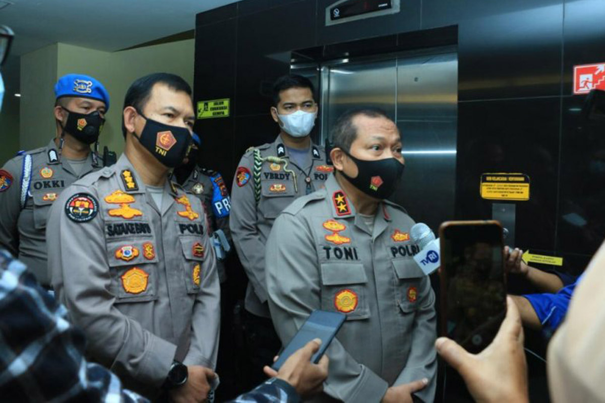 Kapolda Sumbar Irjen Pol Toni Harmanto didampingi Kabid Humas Polda Sumbar Kombes Pol Satake Bayu. Foto: ANTARA/ HO Polda Sumbar Kapolda Sumbar Irjen Pol Toni Harmanto didampingi Kabid Humas Polda Sumbar Kombes Pol Satake Bayu. Foto: ANTARA/ HO Polda Sumbar