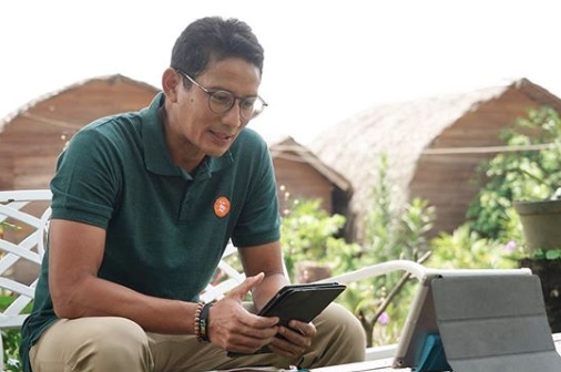 Denny Siregar Skakmat Sandiaga Uno: Susah Paham Rakyat Kecil...- Menteri Pariwisata dan Ekonomi Kreatif Sandiaga Uno (Foto: Instagram/sandiagauno) Denny Siregar Skakmat Sandiaga Uno: Susah Paham Rakyat Kecil...- Menteri Pariwisata dan Ekonomi Kreatif Sandiaga Uno (Foto: Instagram/sandiagauno)