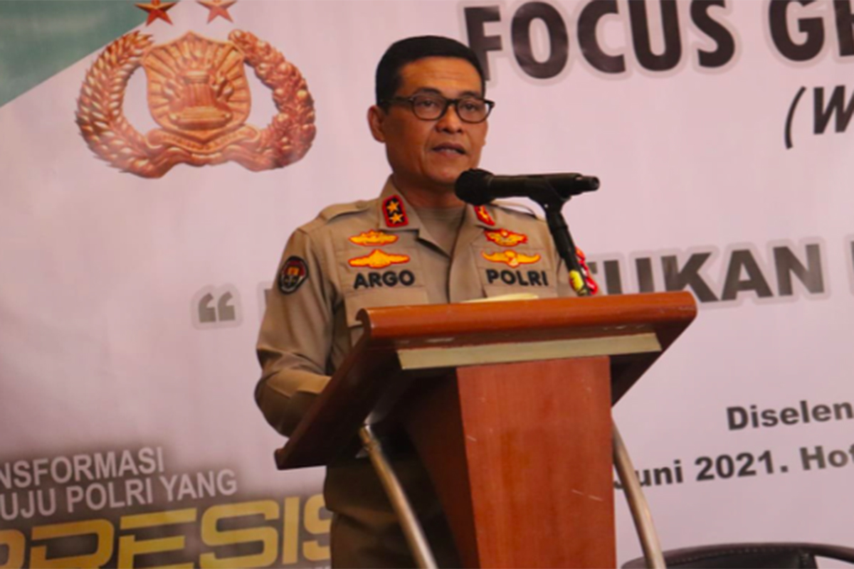 Kadiv Humas Polri Irjen Pol Prabowo Argo Yuwono pada webinar bertajuk 'Menyatukan Hati, Membangun Papua'. Foto: JPNN.com/GenPI.co Kadiv Humas Polri Irjen Pol Prabowo Argo Yuwono pada webinar bertajuk 'Menyatukan Hati, Membangun Papua'. Foto: JPNN.com/GenPI.co