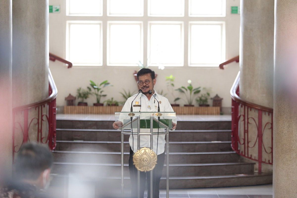 Menteri Pertanian RI Syahrul Yasin Limpo dalam kunjungannya di UGM, Rabu (16/6). (Foto: Humas UGM) Menteri Pertanian RI Syahrul Yasin Limpo dalam kunjungannya di UGM, Rabu (16/6). (Foto: Humas UGM)
