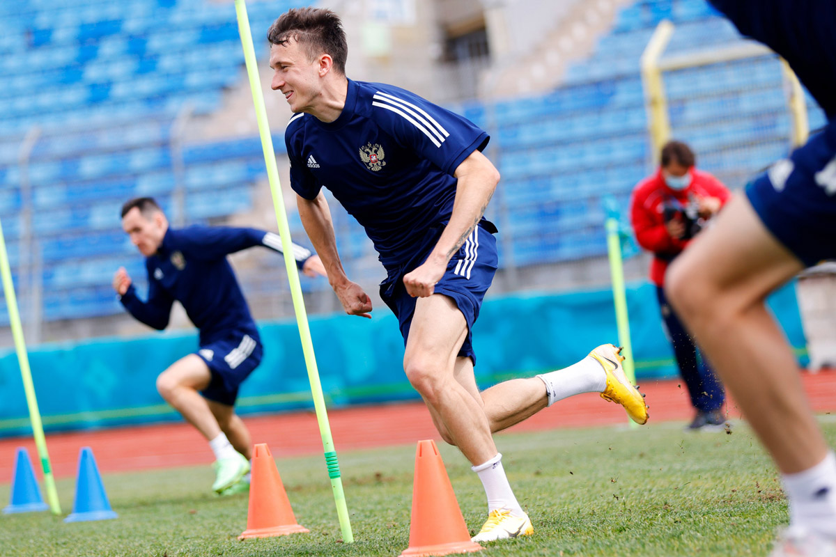Timnas Rusia berlatih menjelang melawan Finlandia pada Piala Eropa 2020. Foto: Twitter/TeamRussia Timnas Rusia berlatih menjelang melawan Finlandia pada Piala Eropa 2020. Foto: Twitter/TeamRussia