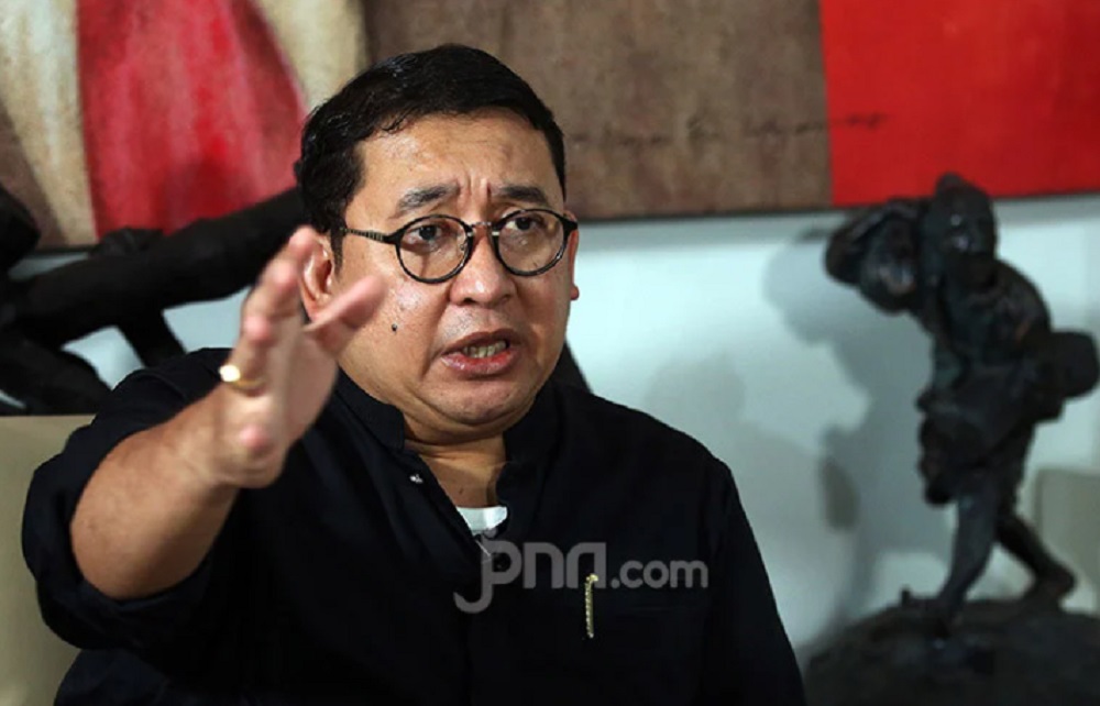 Fadli Zon: Rektor UI Mundur, Muka Kampus Kuning Sudah Tercoreng.(Foto: JPNN.com/GenPI.co) Fadli Zon: Rektor UI Mundur, Muka Kampus Kuning Sudah Tercoreng.(Foto: JPNN.com/GenPI.co)
