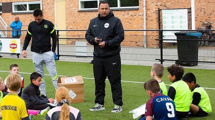 Jhonny van Beukering, pelatih tim Liga Belanda, SC Veluwezoom memberikan kabar mengejutkan ke Timnas Indonesia. (foto: instagram.com/jhonnyvanbeukering) Jhonny van Beukering, pelatih tim Liga Belanda, SC Veluwezoom memberikan kabar mengejutkan ke Timnas Indonesia. (foto: instagram.com/jhonnyvanbeukering)