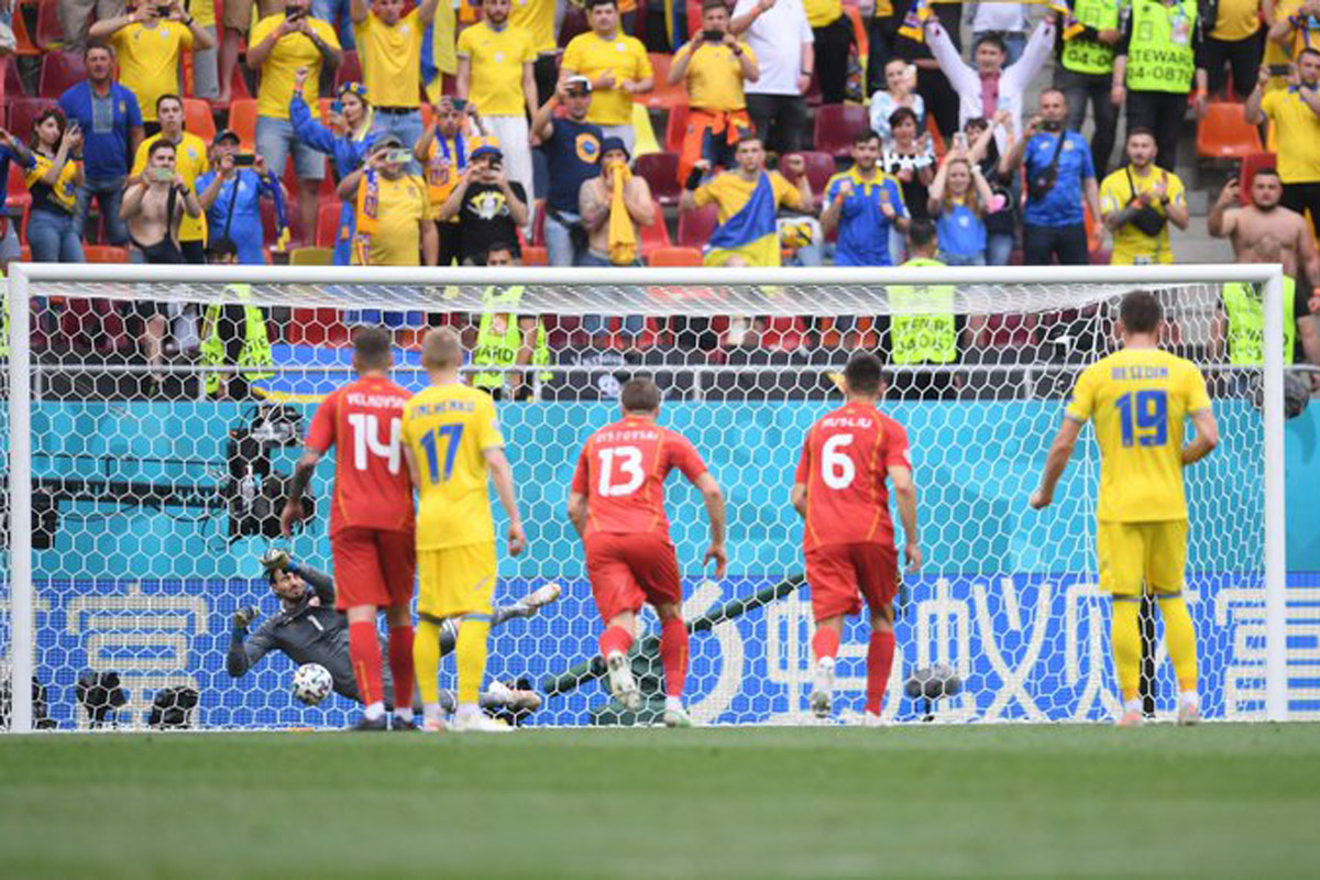 Makedonia Utara justru ditekuk Ukraina dengan skor 1-2 pada Piala Eropa 2020 di Arena Nationala, Kamis (17/6) malam WIB. Foto: Twitter/Euro2020 Makedonia Utara justru ditekuk Ukraina dengan skor 1-2 pada Piala Eropa 2020 di Arena Nationala, Kamis (17/6) malam WIB. Foto: Twitter/Euro2020