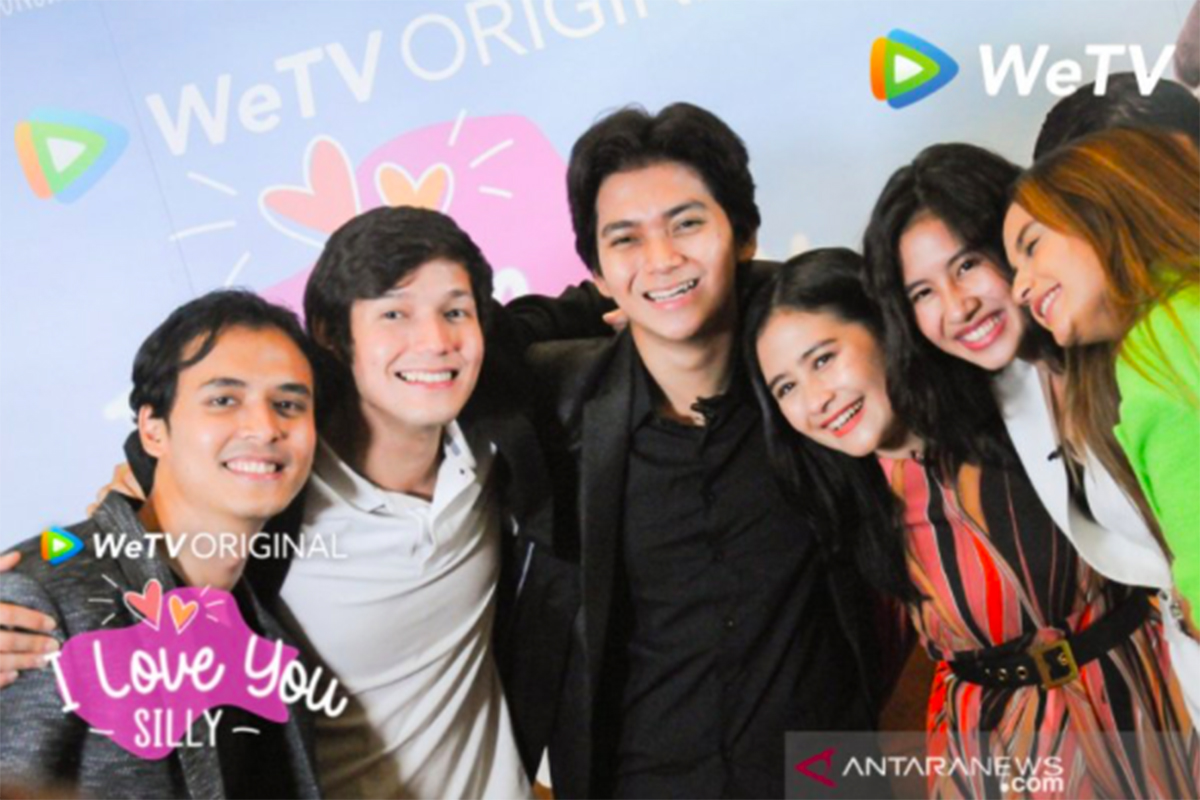 Para pemain serial I Love You Silly (2021). Foto: Antara/HO-WeTV Indonesia Para pemain serial I Love You Silly (2021). Foto: Antara/HO-WeTV Indonesia