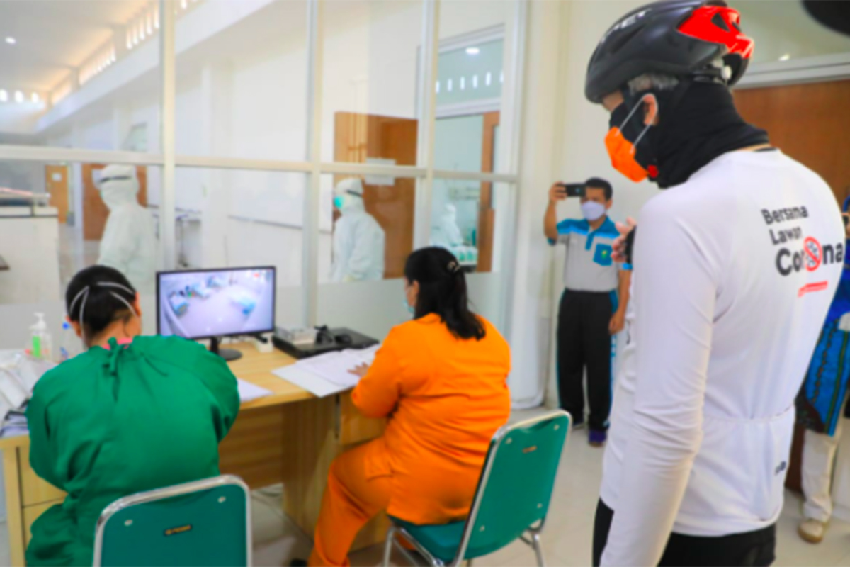 Gubernur Ganjar Pranowo saat mendatangi Rumah Sakit Jiwa Daerah (RSJD) Dr Amino Gondohutomo Semarang. Foto: JPNN.com/GenPI.co Gubernur Ganjar Pranowo saat mendatangi Rumah Sakit Jiwa Daerah (RSJD) Dr Amino Gondohutomo Semarang. Foto: JPNN.com/GenPI.co