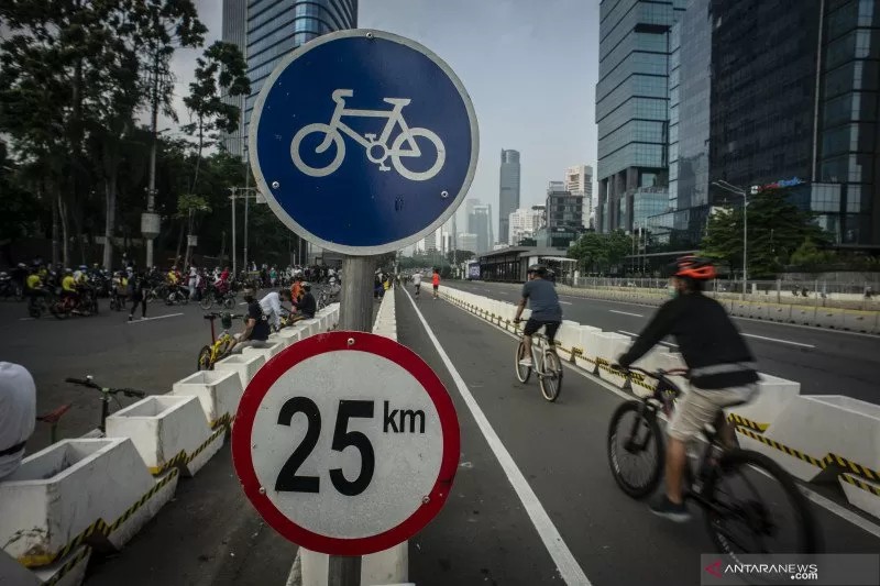 Komunitas Bike2Work (B2W) Indonesia memprotes kebijakan baru Pemprov DKI Jakarta soal pesepeda road bike. (foto: Antara) Komunitas Bike2Work (B2W) Indonesia memprotes kebijakan baru Pemprov DKI Jakarta soal pesepeda road bike. (foto: Antara)