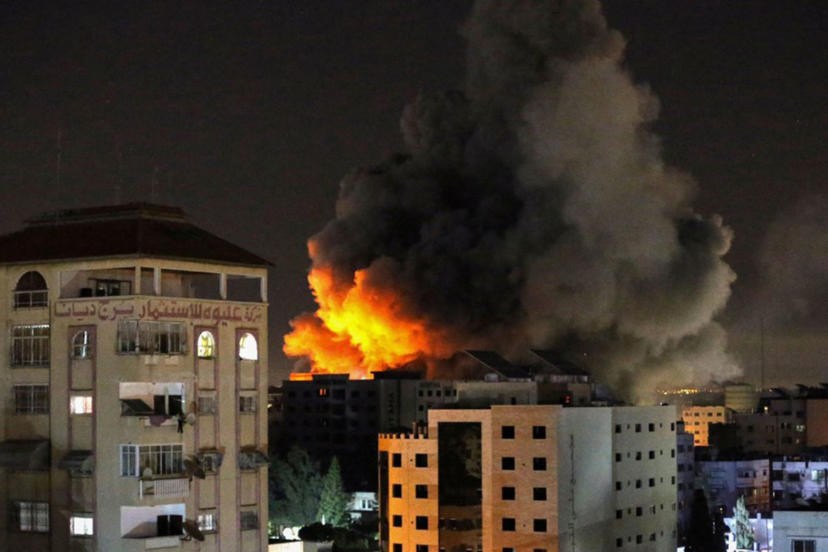 Serangan roket dan rudal di Gaza. Foto: Reuters Serangan roket dan rudal di Gaza. Foto: Reuters