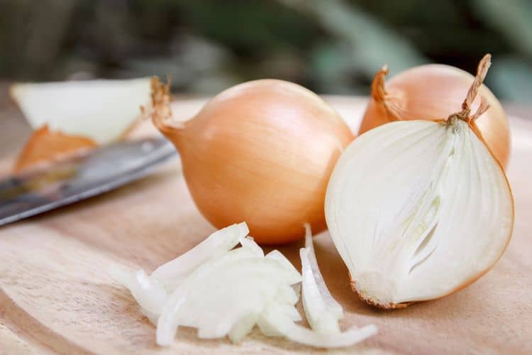 bawang bombay. foto: shutterstock bawang bombay. foto: shutterstock