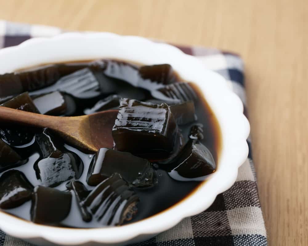 cincau hitam. foto: shutterstock cincau hitam. foto: shutterstock