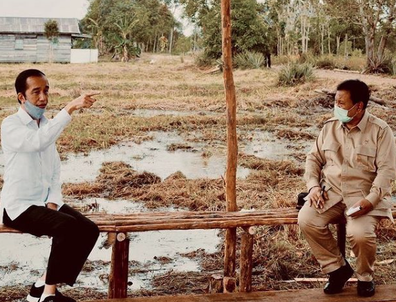 Duet Jokowi-Prabowo di Pilpres 2024 jadi kontroversi. Foto : Instagram/prabowo Duet Jokowi-Prabowo di Pilpres 2024 jadi kontroversi. Foto : Instagram/prabowo