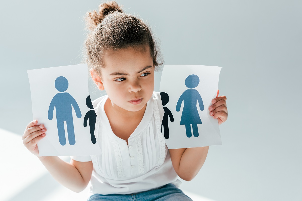 ilustrasi anak dengan ortu bercerai. foto: envato elements ilustrasi anak dengan ortu bercerai. foto: envato elements
