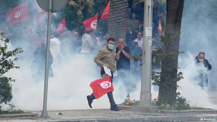 Ilustrasi - Protes di Tunisia. Foto: Reuters. Ilustrasi - Protes di Tunisia. Foto: Reuters.