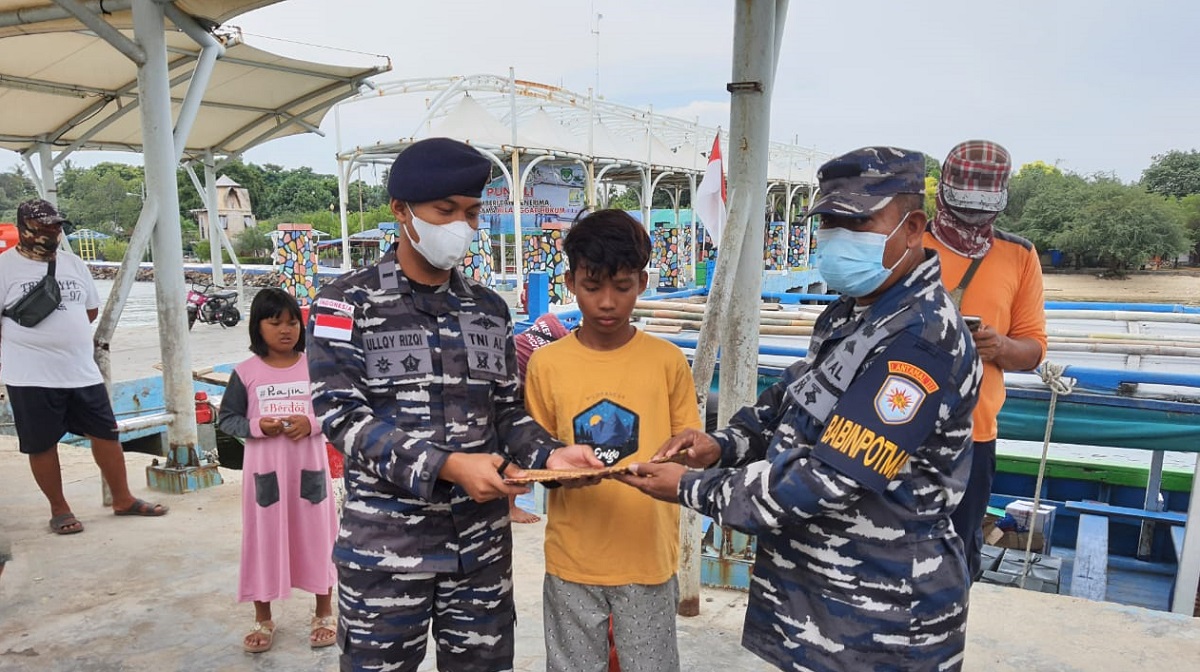 Manuver Top Penyelamatan oleh TNI AL, Aksinya Mencengangkan! (foto: Koarmada I) Manuver Top Penyelamatan oleh TNI AL, Aksinya Mencengangkan! (foto: Koarmada I)