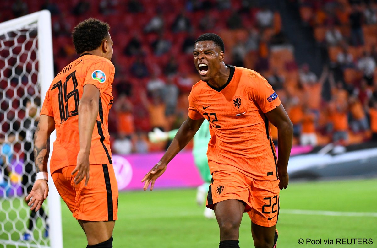 Usai membuat timnas Belanda kian mengerikan di Piala Eropa 2020, Denzel Dumfries menjadi incaran klub-klub papan atas. (foto: Reuters) Usai membuat timnas Belanda kian mengerikan di Piala Eropa 2020, Denzel Dumfries menjadi incaran klub-klub papan atas. (foto: Reuters)