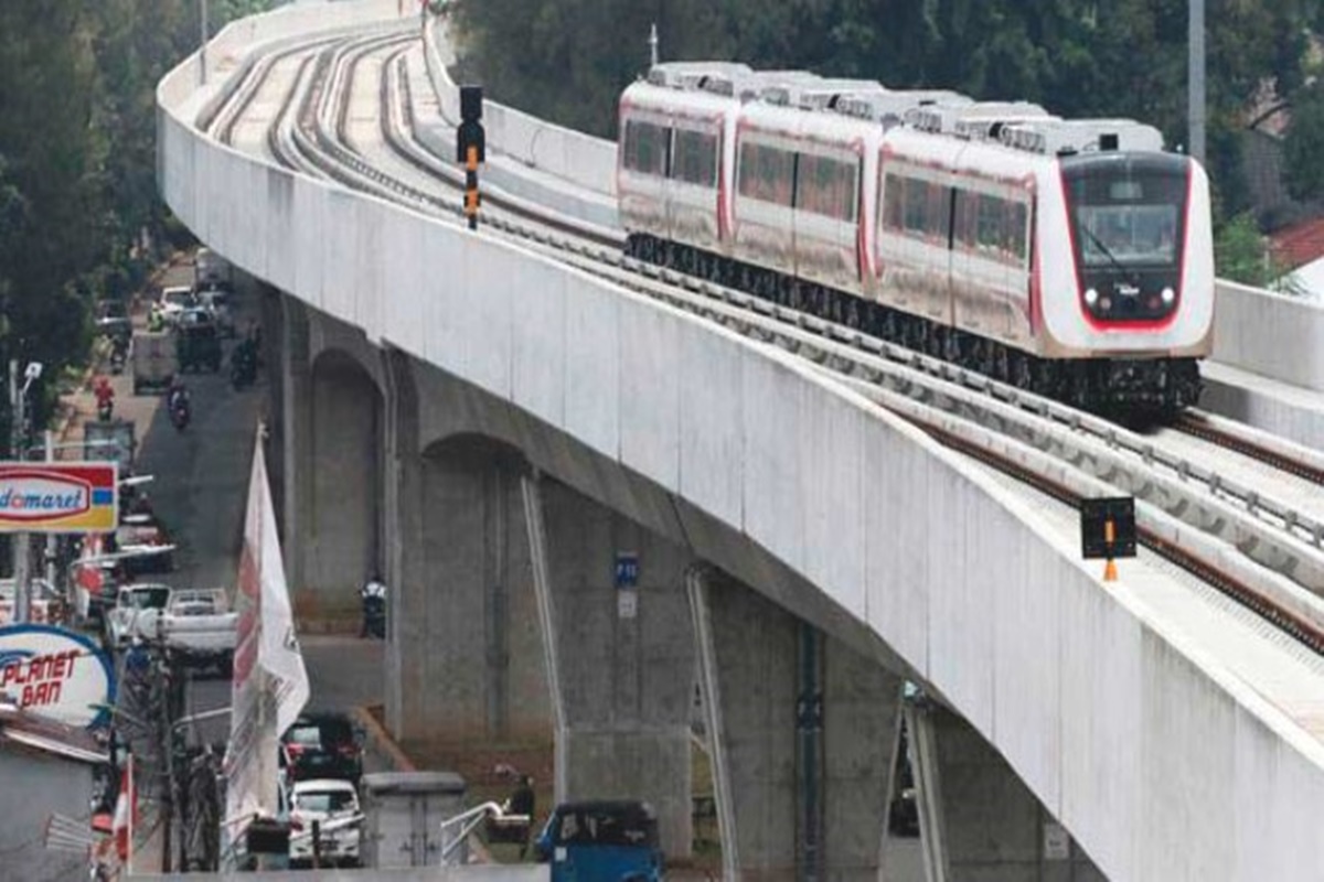 LRT rute Velodrome-Kelapa Gading (foto: Rivan Awal Lingga/ Antara) LRT rute Velodrome-Kelapa Gading (foto: Rivan Awal Lingga/ Antara)