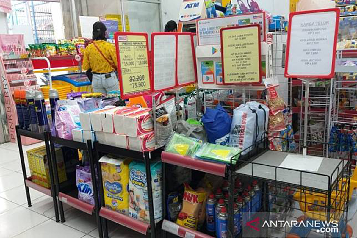 Minimarket Alfamart masih memberi kesempatan kepada Anda untuk mendapatkan produk yang didiskon gede dalam promo terbarunya. Foto: Antara Minimarket Alfamart masih memberi kesempatan kepada Anda untuk mendapatkan produk yang didiskon gede dalam promo terbarunya. Foto: Antara