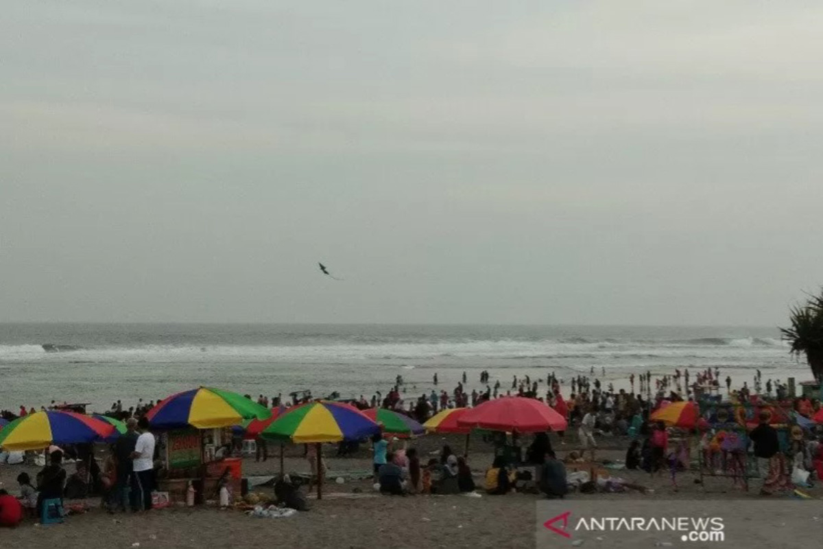 Objek wisata Pantai Parangtritis Kabupaten Bantul, DIY.(Foto: Antara/Hery Sidik) Objek wisata Pantai Parangtritis Kabupaten Bantul, DIY.(Foto: Antara/Hery Sidik)
