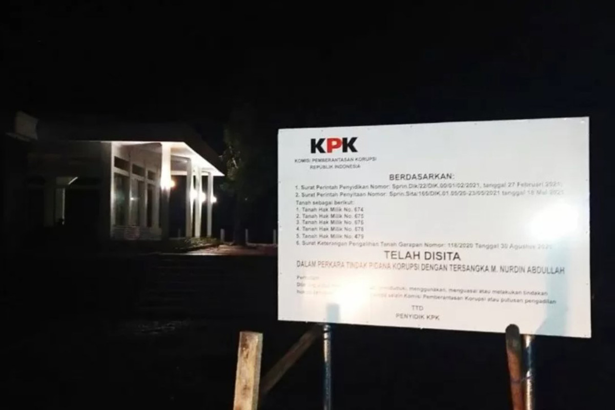 Plang penyitaan KPK terpasang berdekatan dengan Masjid di Dusun Arra, Desa Tompo Bulu, Kabupaten Gowa, Sulawesi Selatan. (FOTO/HO/dokumen pengurus masjid) Plang penyitaan KPK terpasang berdekatan dengan Masjid di Dusun Arra, Desa Tompo Bulu, Kabupaten Gowa, Sulawesi Selatan. (FOTO/HO/dokumen pengurus masjid)