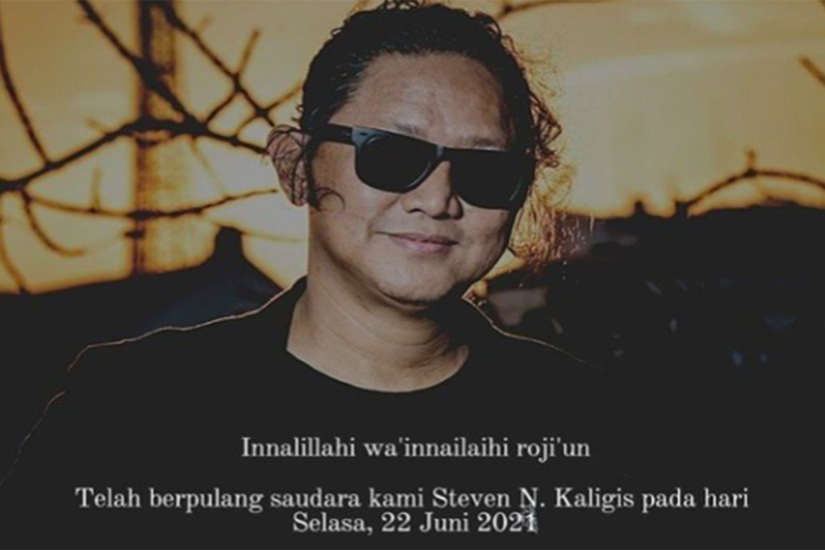Steven N. Kaligis alias Tepeng, vokalis Steven & Coconuttreez dikabarkan meninggal dunia. Foto: Instagram/Steven & Coconuttreez Steven N. Kaligis alias Tepeng, vokalis Steven & Coconuttreez dikabarkan meninggal dunia. Foto: Instagram/Steven & Coconuttreez