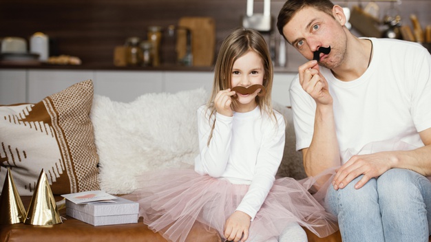 ilustrasi ayah dan anak perempuannya. foto: freepik ilustrasi ayah dan anak perempuannya. foto: freepik