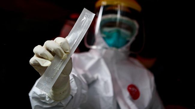 Ilustrasi tenaga medis saat menangani virus corona. (ANTARA FOTO/FAUZAN) Ilustrasi tenaga medis saat menangani virus corona. (ANTARA FOTO/FAUZAN)