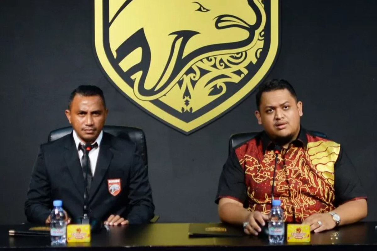 Presiden Borneo FC Nabil Husein Said Amin (kanan) bersama Firman Utina yang ditunjuk sebagai Direktur Akademi Nabil Husein Said Amin (Nahusam). (Foto: HO/Borneofc.id) Presiden Borneo FC Nabil Husein Said Amin (kanan) bersama Firman Utina yang ditunjuk sebagai Direktur Akademi Nabil Husein Said Amin (Nahusam). (Foto: HO/Borneofc.id)
