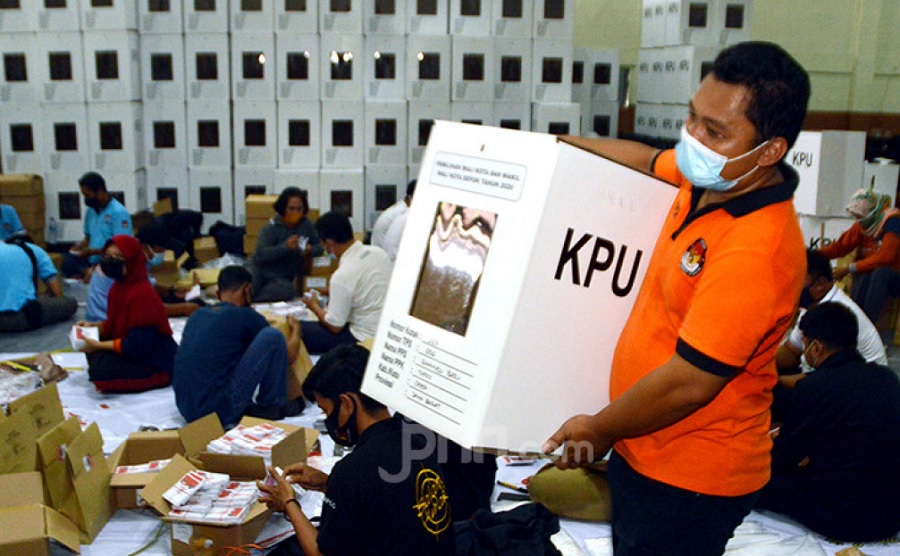 Pengamat Bongkar Permainan Bandar Tentukan Pemilihan Presiden (Foto: JPNN.com/GenPI.co) Pengamat Bongkar Permainan Bandar Tentukan Pemilihan Presiden (Foto: JPNN.com/GenPI.co)