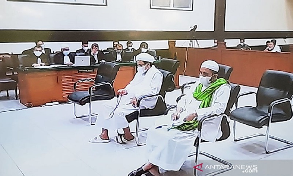Sidang vonis Habib Rizieq Shihab di Pengadilan Negeri Jakarta Timur. FOTO: Antara Sidang vonis Habib Rizieq Shihab di Pengadilan Negeri Jakarta Timur. FOTO: Antara