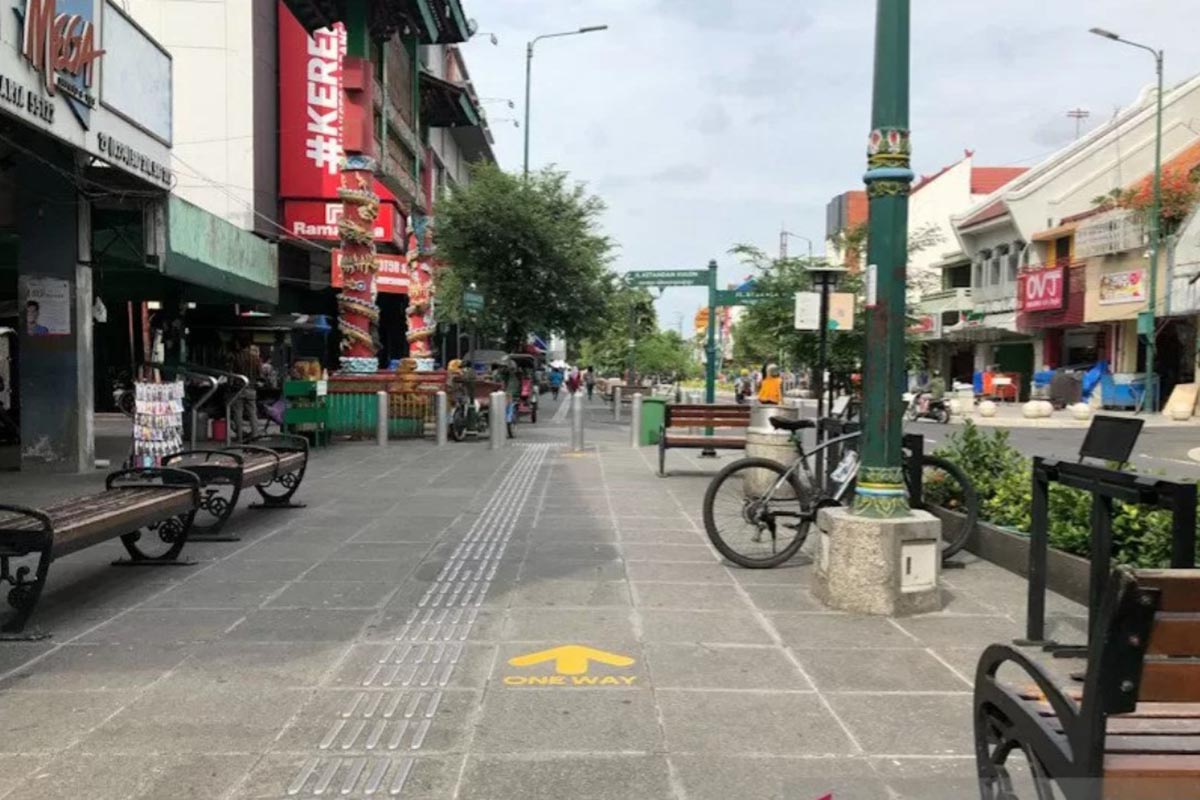 Ilustrasi - Suasana di pedestrian Jalan Malioboro Yogyakarta dilengkapi tanda anak panah untuk mengatur arah jalan turis untuk penerapan protokol kesehatan, 19 Juni 2020. (Foto: Antaranews/Eka AR) Ilustrasi - Suasana di pedestrian Jalan Malioboro Yogyakarta dilengkapi tanda anak panah untuk mengatur arah jalan turis untuk penerapan protokol kesehatan, 19 Juni 2020. (Foto: Antaranews/Eka AR)