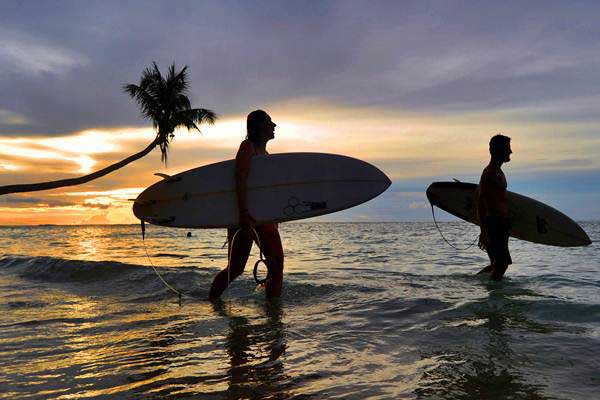 Ilustrasi surfing. Foto: Antara/Iggoy el Fitra Ilustrasi surfing. Foto: Antara/Iggoy el Fitra