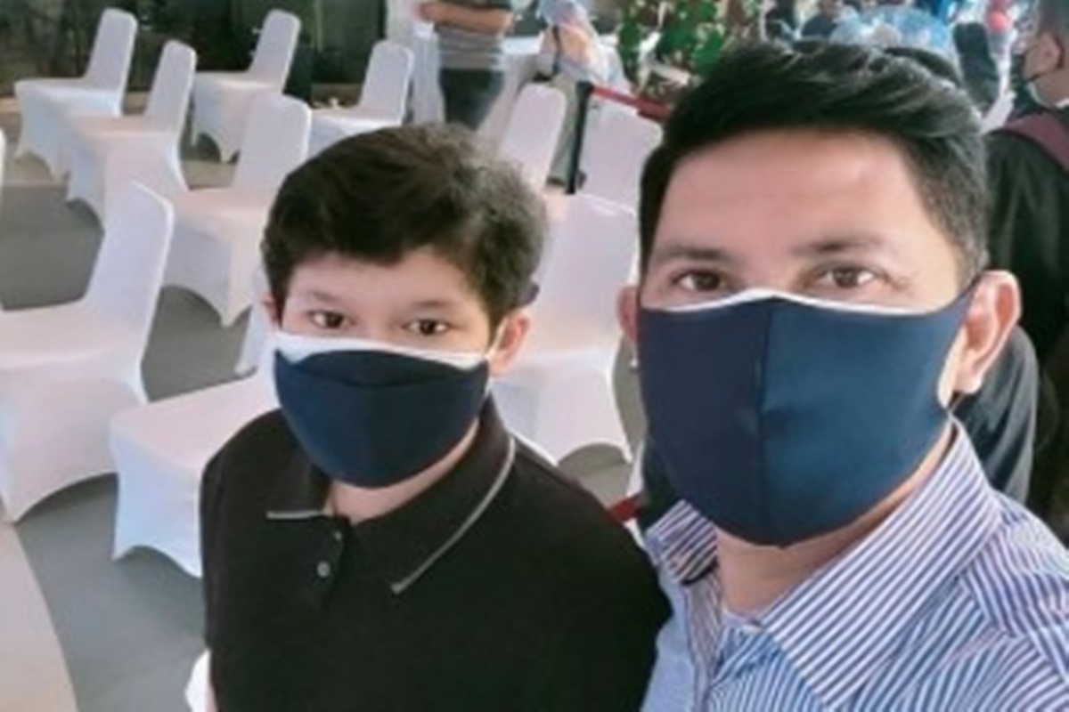 Ronnie Sianturi dan anaknya, Raja (foto: SC IG @ronnie_sianturi) Ronnie Sianturi dan anaknya, Raja (foto: SC IG @ronnie_sianturi)