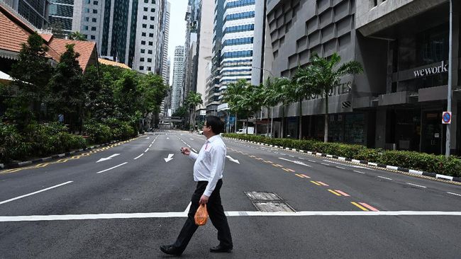 Ilustrsai suasana di sentral bisnis Singapura, 20 April 2021. (AFP/ROSLAN RAHMAN) Ilustrsai suasana di sentral bisnis Singapura, 20 April 2021. (AFP/ROSLAN RAHMAN)