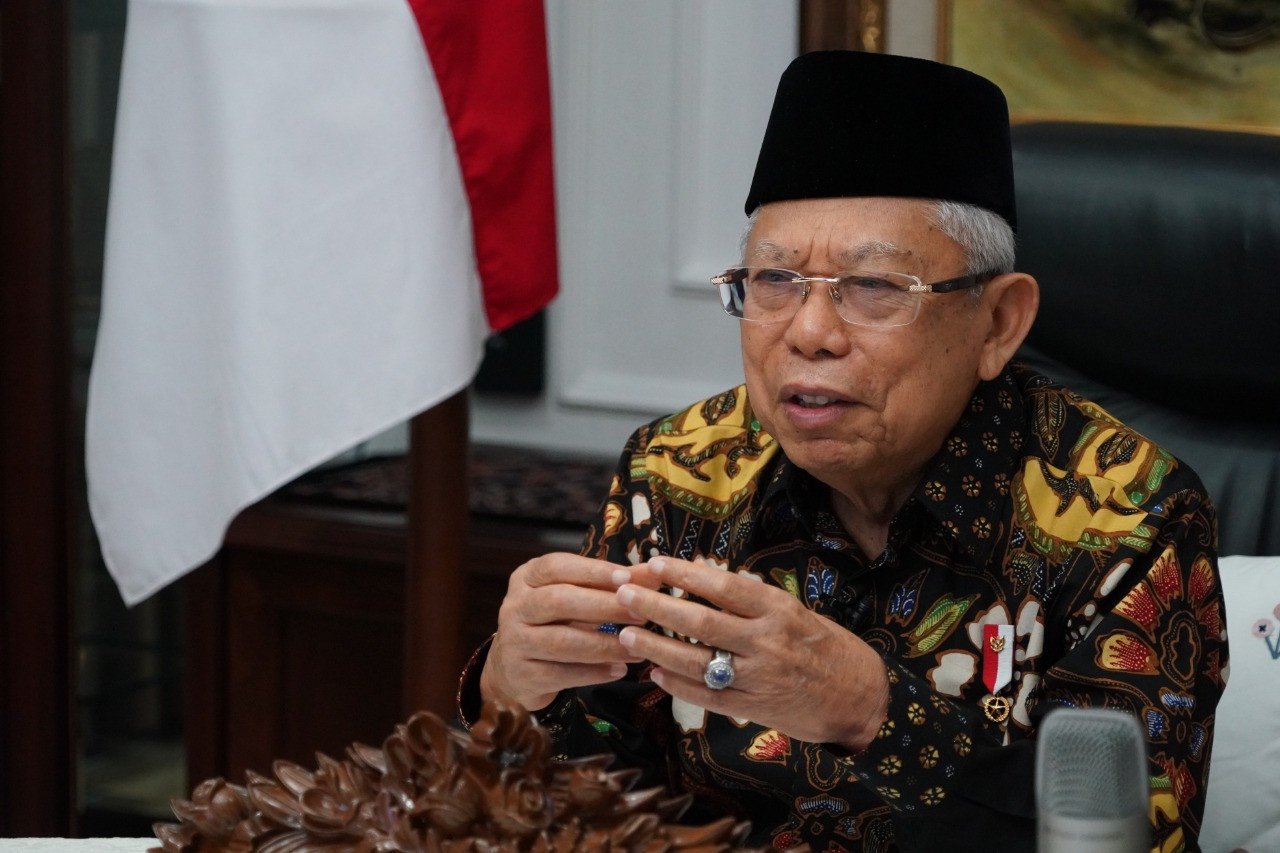 Ma'ruf Amin menegaskan agar Pemerintah Provinsi Jawa Barat (Pemprov Jabar) menekan tingkat mobilitas masyakarat yang masih tinggi. (foto: Setwapres) Ma'ruf Amin menegaskan agar Pemerintah Provinsi Jawa Barat (Pemprov Jabar) menekan tingkat mobilitas masyakarat yang masih tinggi. (foto: Setwapres)
