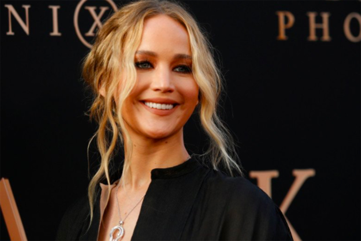 Selamat, Jennifer Lawrence Hamil Anak Pertama
