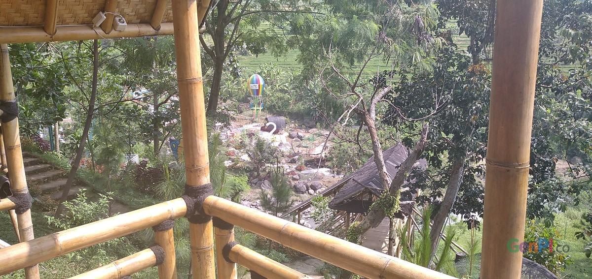 Pemandangan dari salah satu vila bambu di The Green Vila's, Jogjogan, Sukamakmur, Bogor. Pemandangan dari salah satu vila bambu di The Green Vila's, Jogjogan, Sukamakmur, Bogor.