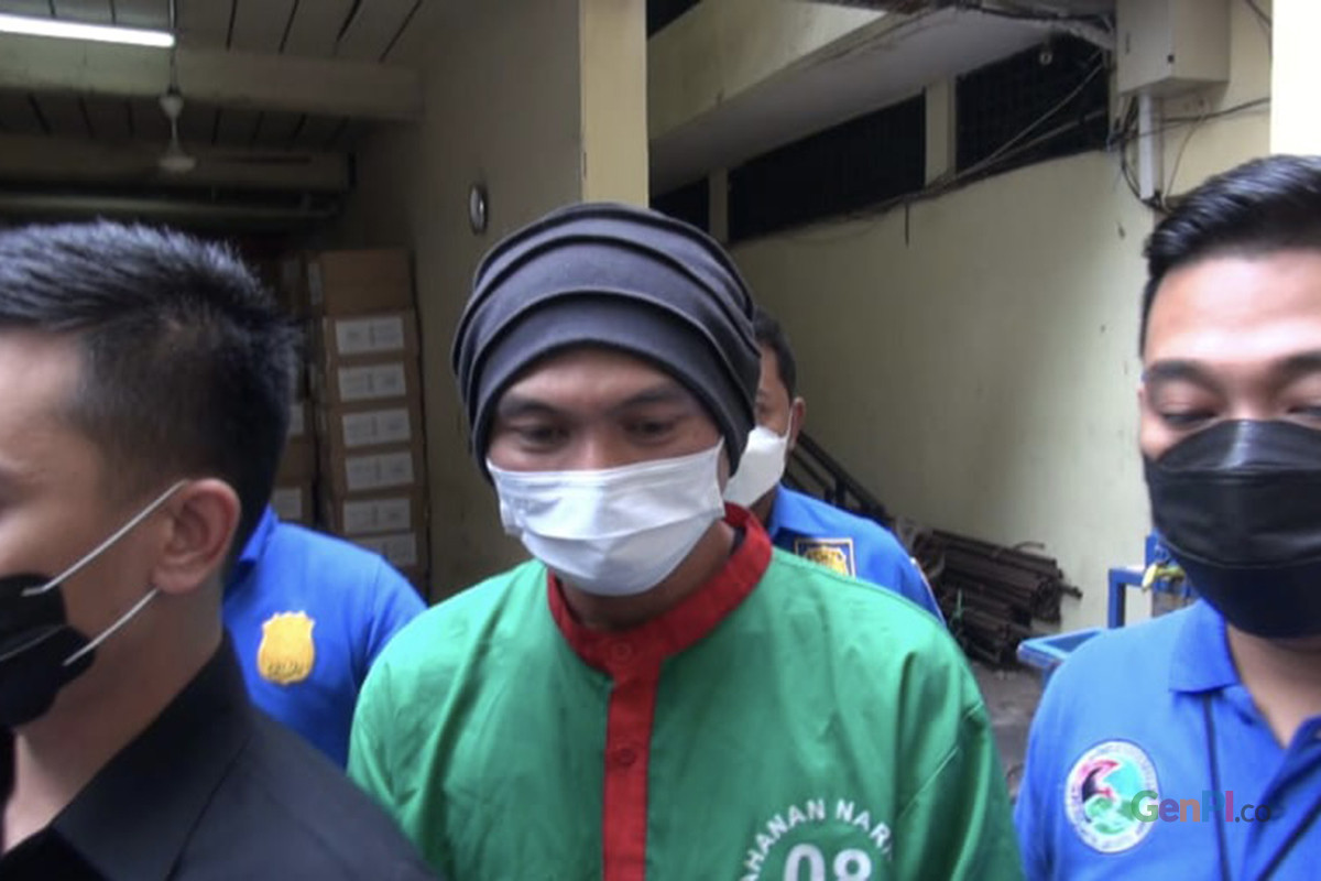 Anji menjalani asesmen di kantor BNNP DKI Jakarta, Kamis (17/6). Foto: Nje Nissa/GenPI.co Anji menjalani asesmen di kantor BNNP DKI Jakarta, Kamis (17/6). Foto: Nje Nissa/GenPI.co